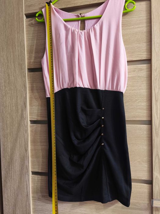 Sukienka mini pudrowy róż z czarnym, rozmiar s/m