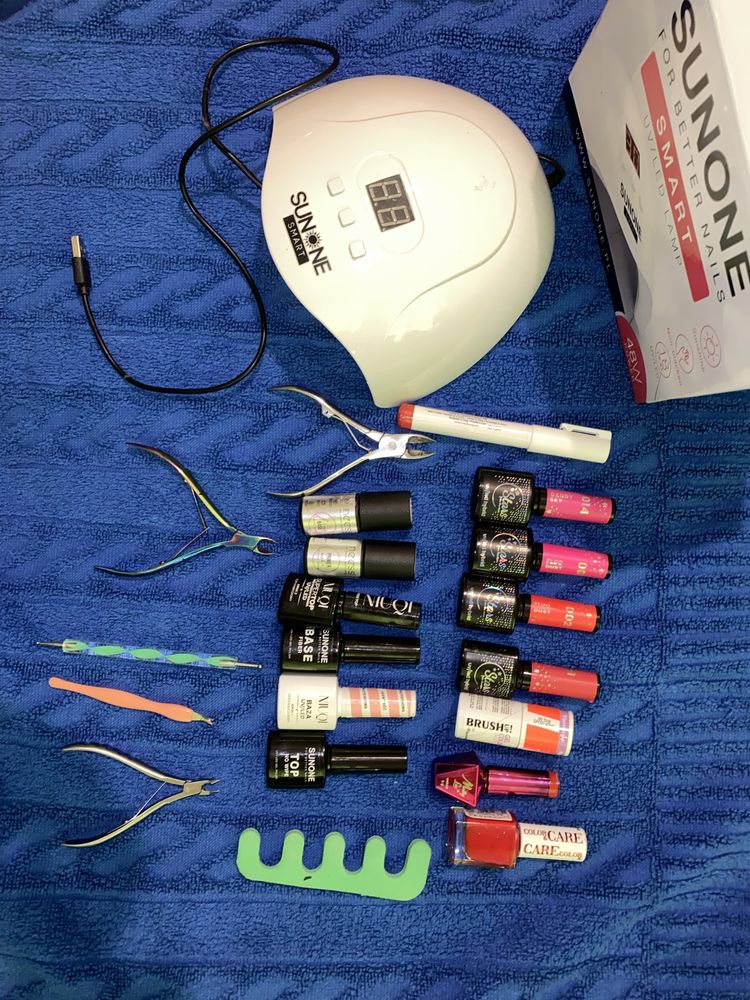 Zestaw do manicure z lakierami hybrydowymi z lampa