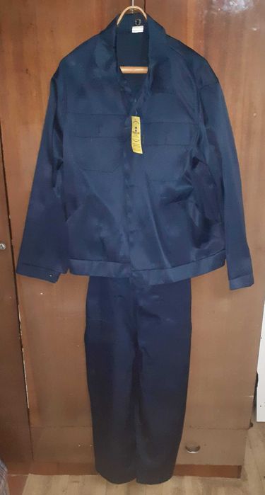 Рабочий костюм новый из 2-х предметов (полукомбинезон и куртка)