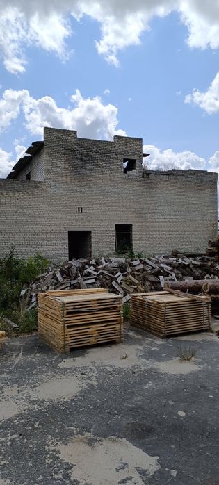 Будівля під комерційну діяльність.