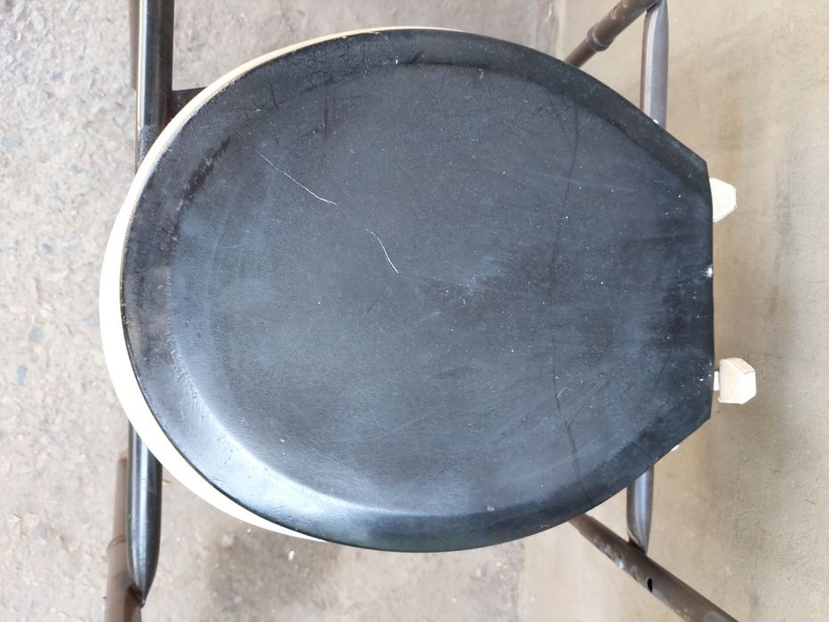 Стілець-туалет у гарному стані