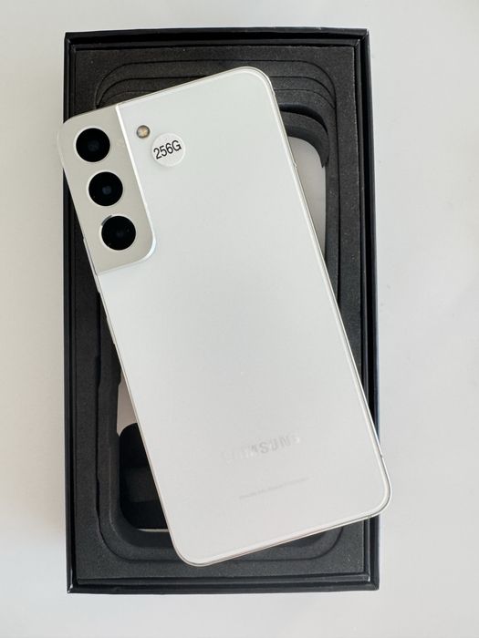 Samsung Galaxy S22 256GB Branco