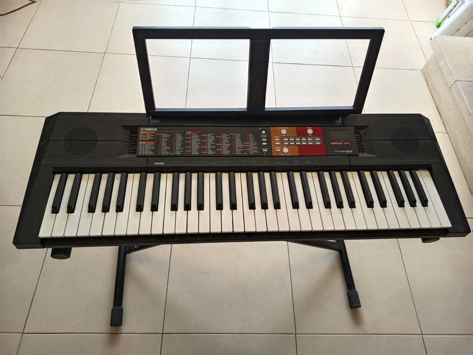 Teclado Yamaha com pouco uso