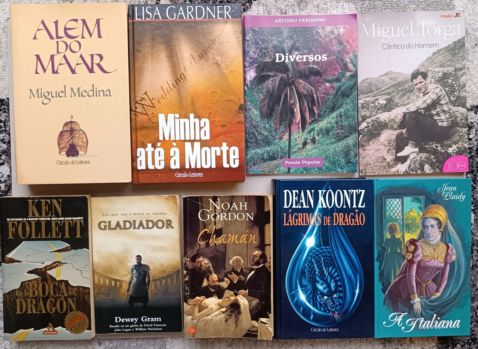 Variedade de livros