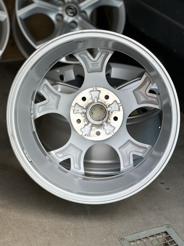 Оригінальні диски Nissan 5 114.3 R17 qashqai Rogue leaf Juke x trail