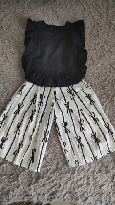 Стильний костюм для дівчинки з брюками палаццо. Розмір 3Т