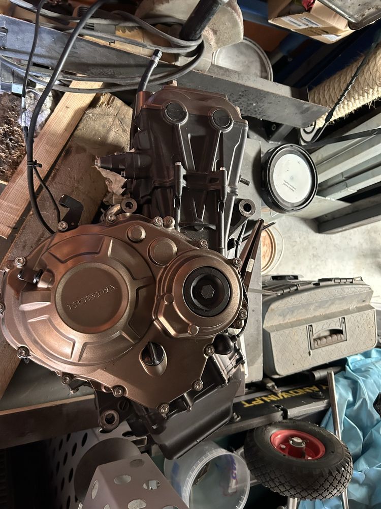 Motor completocb650 r com carter partido