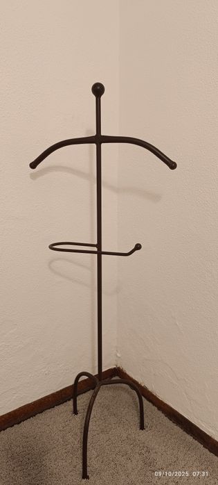 Cabide em ferro forjado feito à mão com 130 cm de altura
