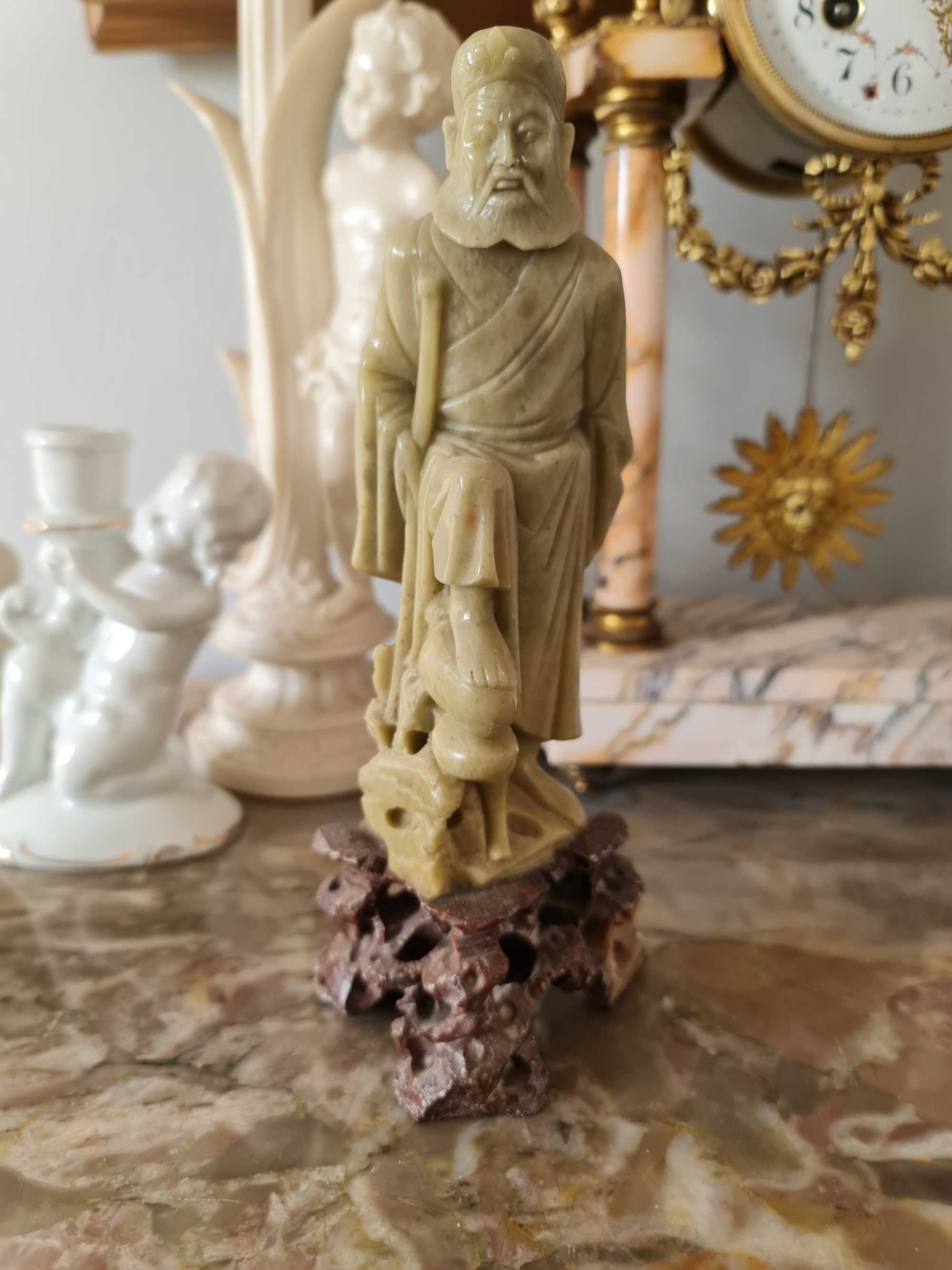 Stara figurka z kamienia mydlanego