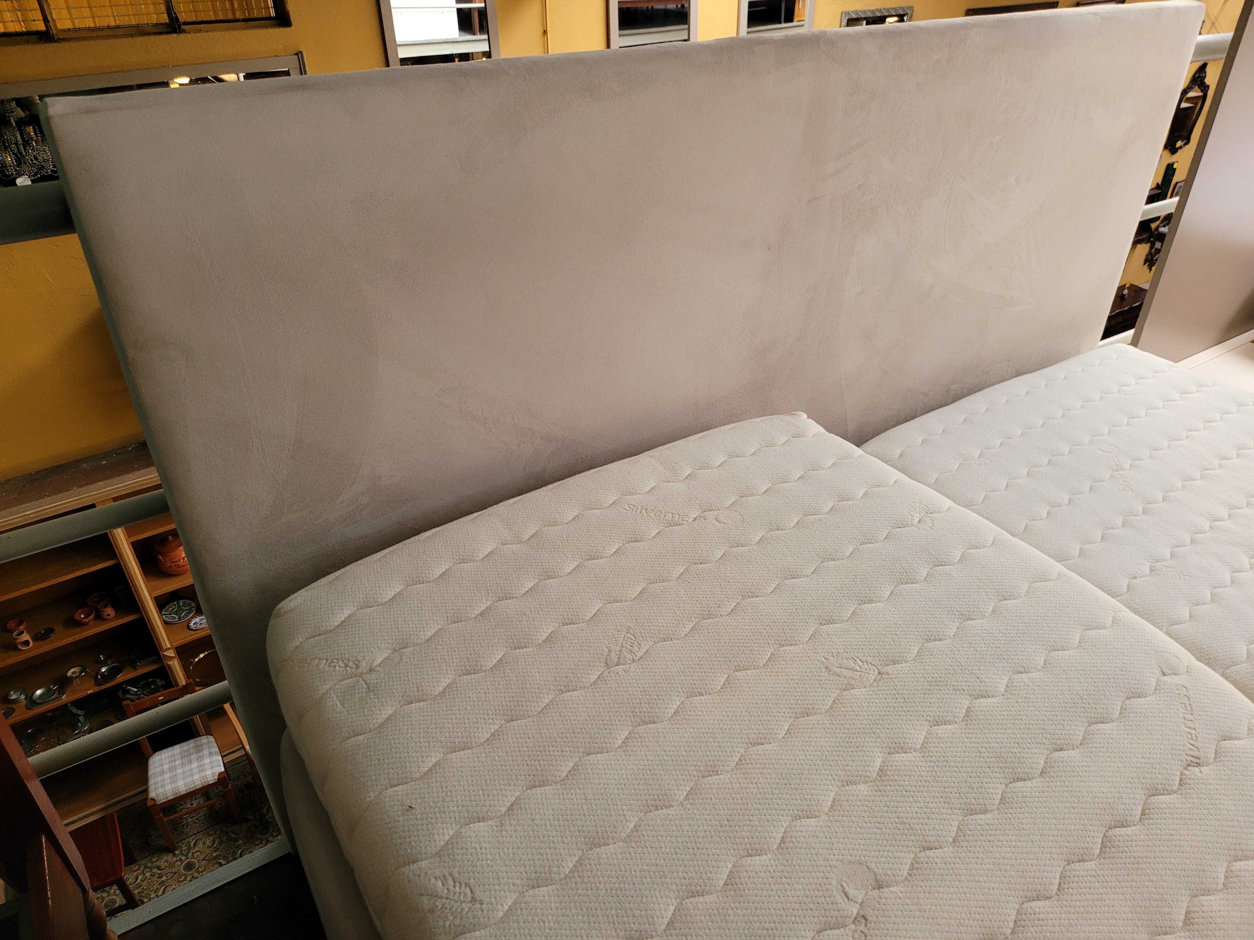 Cama de casal - Constituído por dois sommiers individuais elétricos e