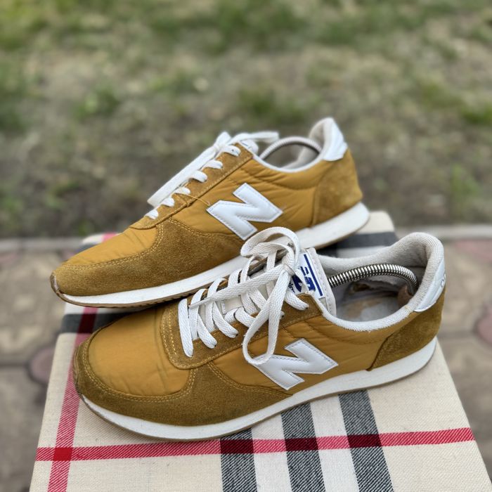 Кроссовки New Balance 220 Yellow, 45,5 размер, Оригинал, Кросівки