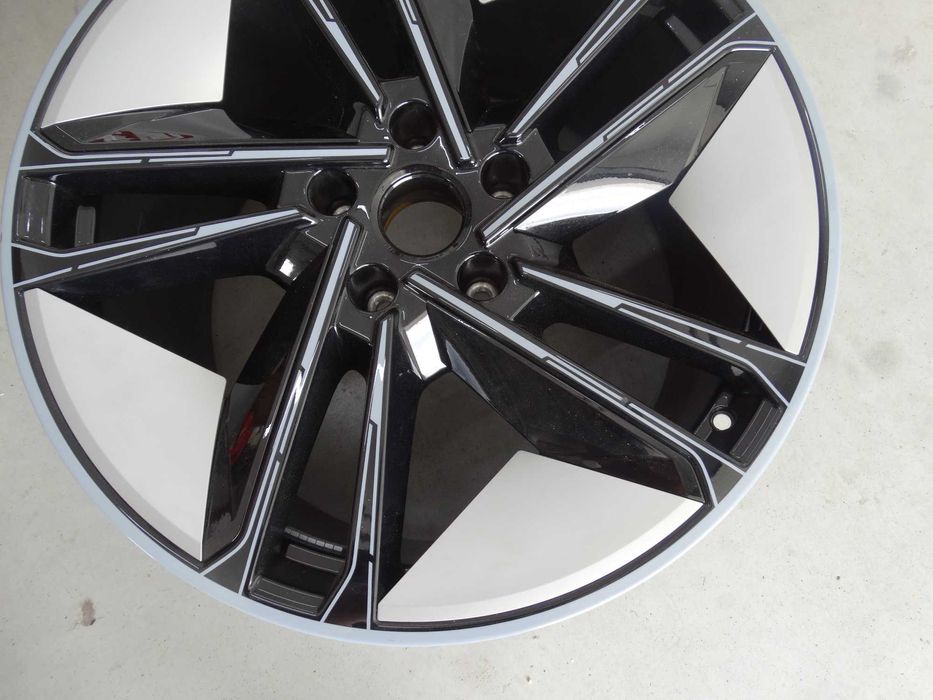 Alufelga Audi E-tron RS 11.5Jx21 ET66 4J3.601.025AD