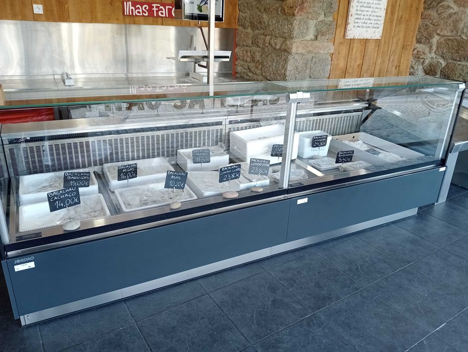 Vitrine Refrigerada e Outros Artigos