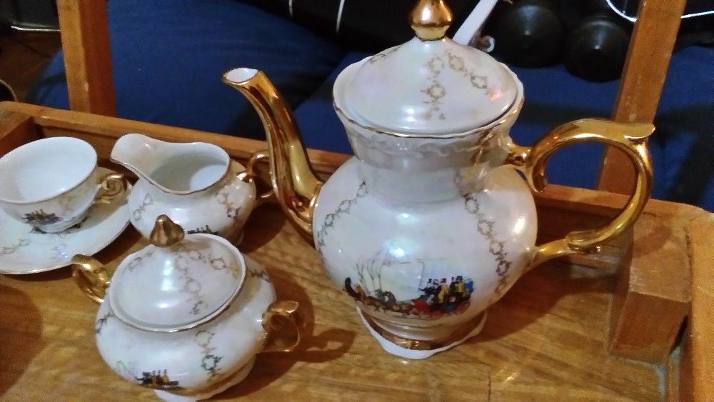 lindo serviço de cafe italiano veritabele