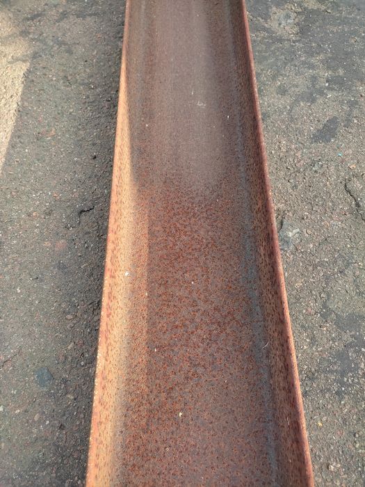 Довжина 5 метрів, ширина 18 см.