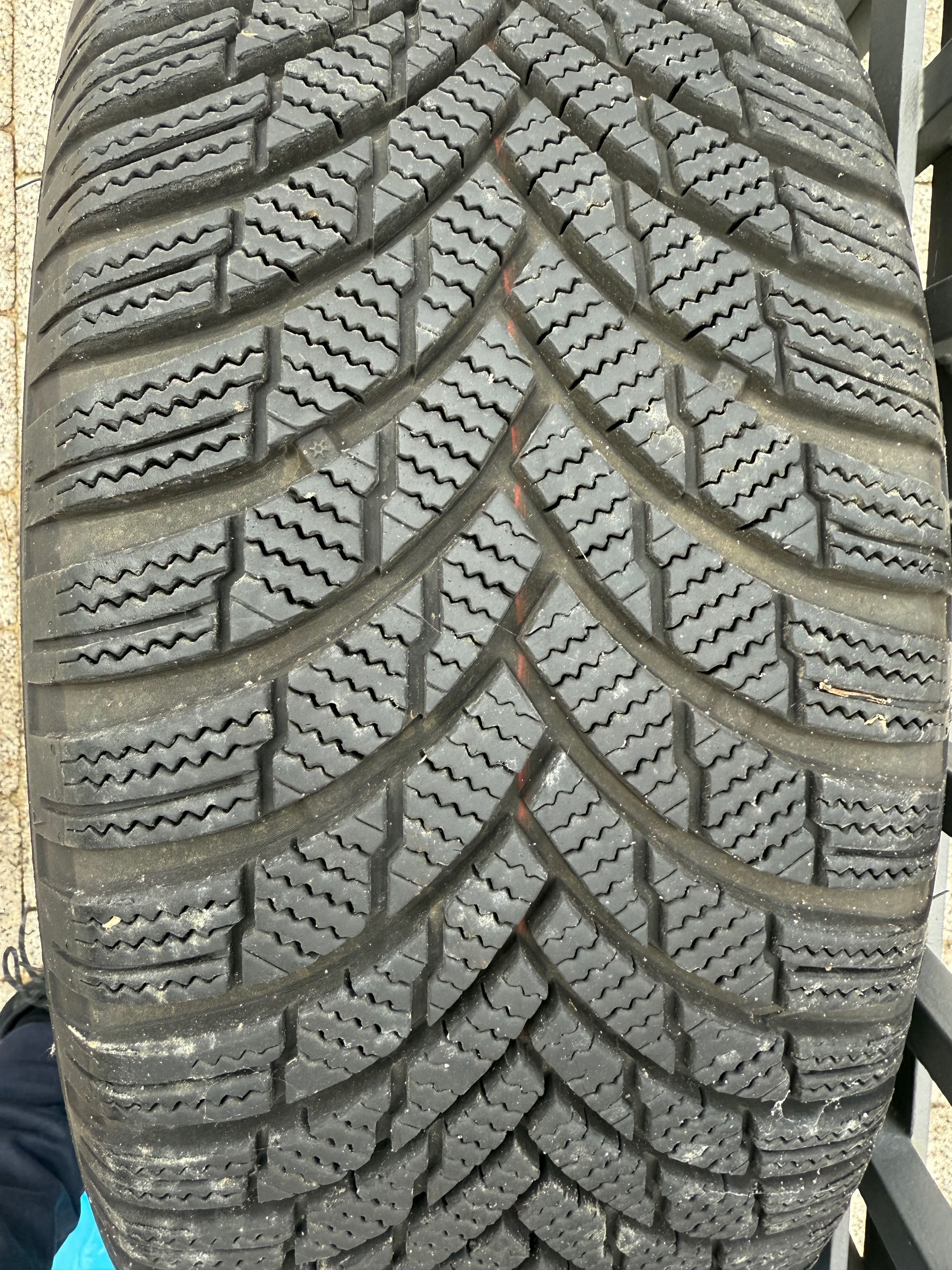 Opony Firestone Winterhawk 205 55 R17 stan bardzo dobry mały przebieg