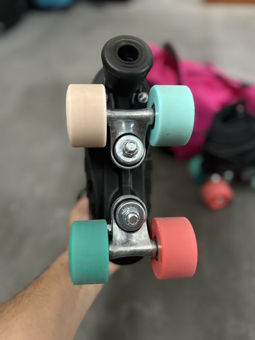 Vendo patins 4 rodas numero 33 crianca