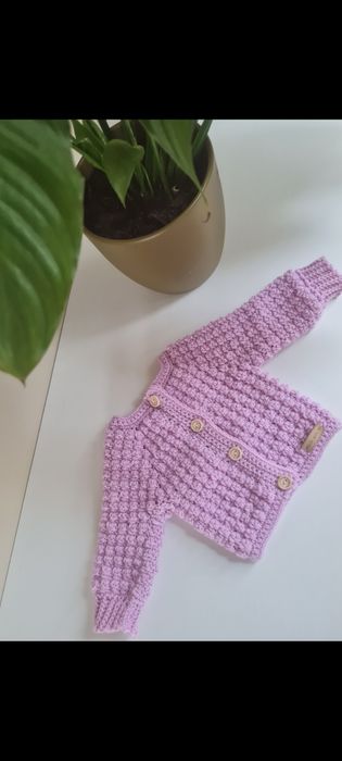 Ręcznie robiony sweterek dla niemowląt z wełny merino 100%