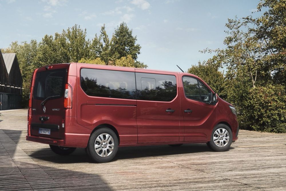 Wynajem Bus Trafic 2.0  L2H1 automat 8 osób plus dla niepełnosprawnych