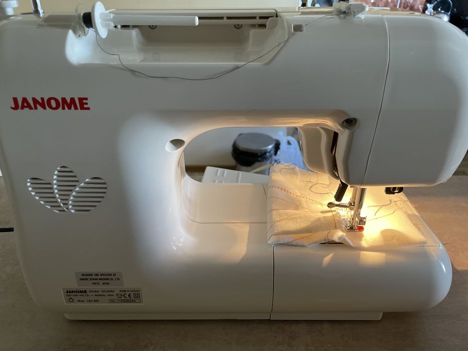 Швейная машина Janome Dc3050
