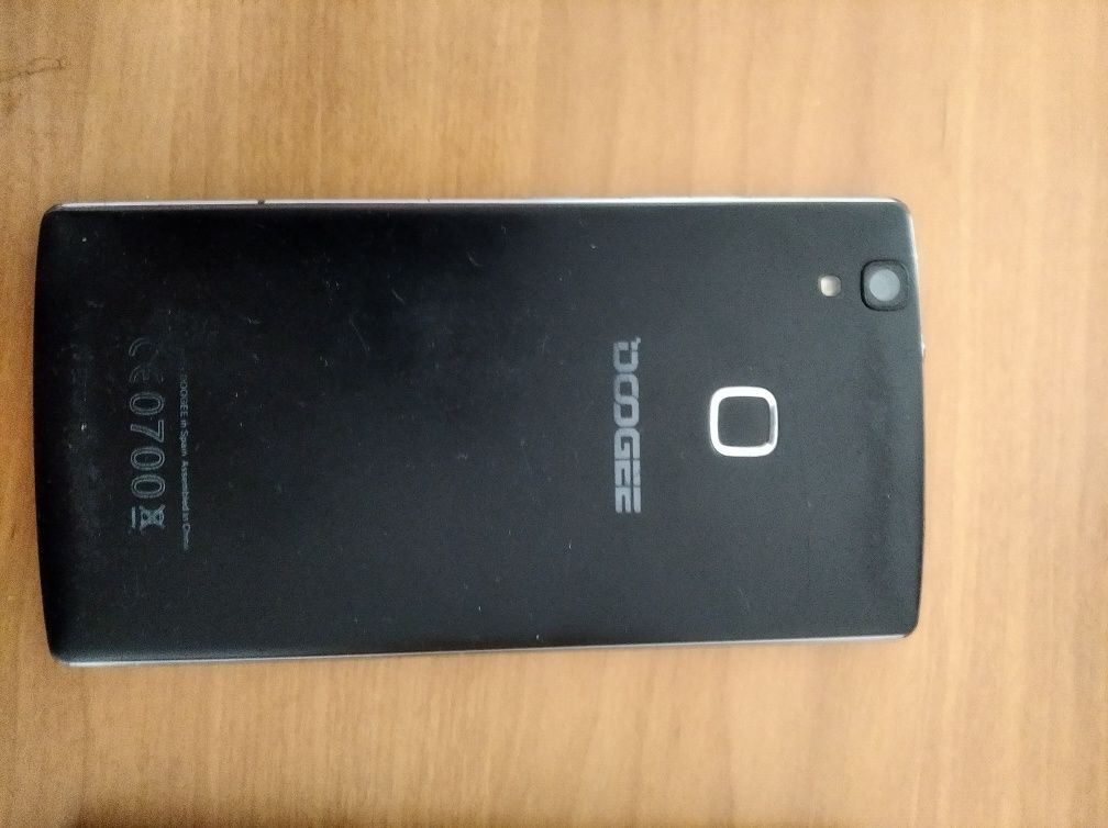 Продам смартфон DOOGEE X5 MAX