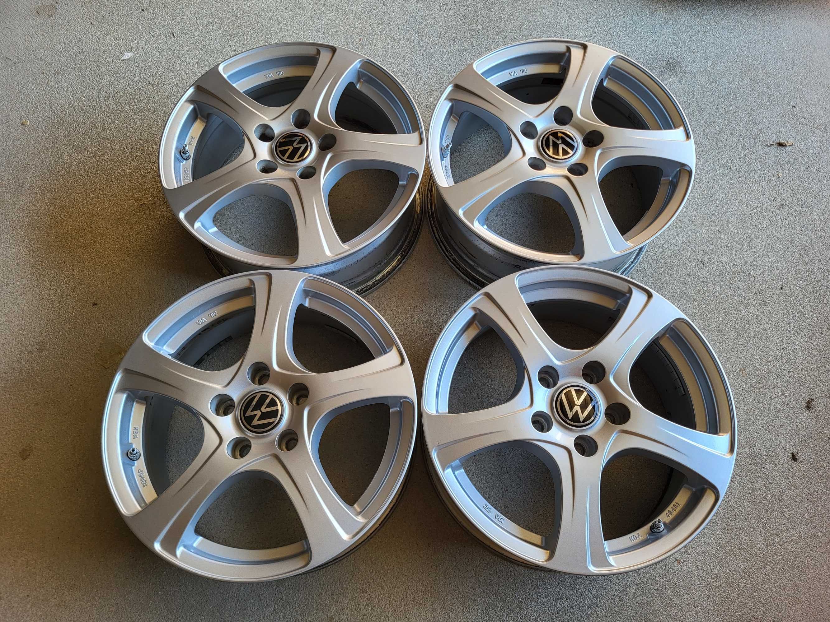[666] Felgi aluminiowe 16 Cali 5x112 ET40 VW Golf Passat Touran