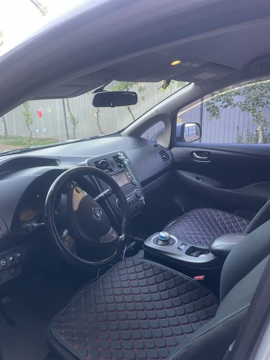 Nissan leaf ліф електричка