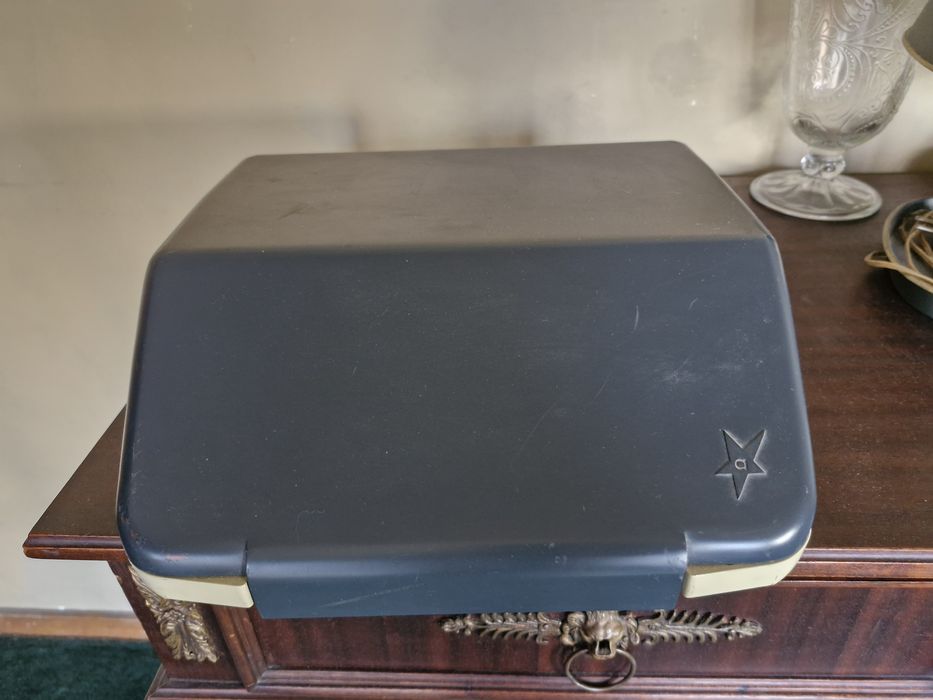 Vendo máquina de escrever antiga