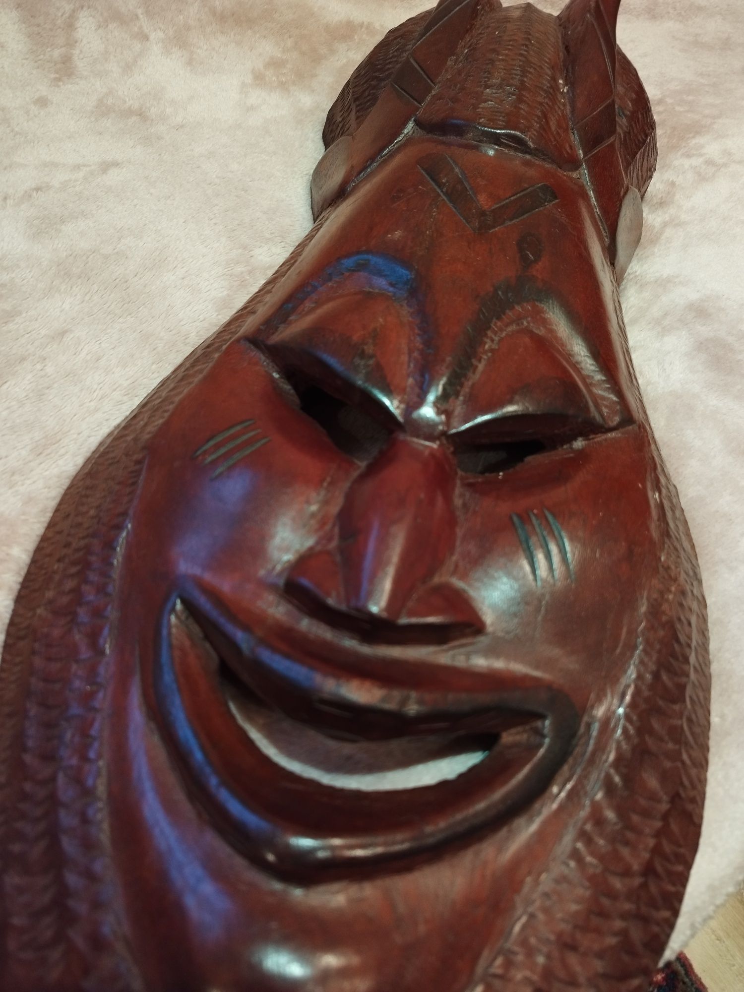 2.Maska rzeźba z drewna
