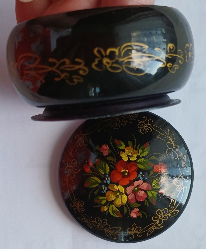 Продам шкатулку металлическую с рисунком