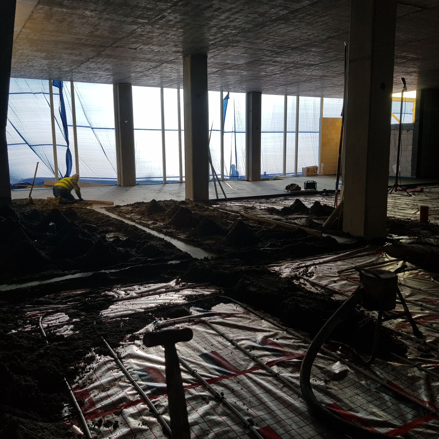 Wylewki posadzki miksokretem,mixokret. Układanie styropianu STYROBETON