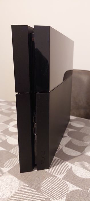 Sony PlayStation 4 Slim 500GB+Comando Nacon+4 jogos com caixa original