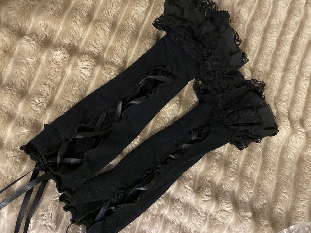 Rękawice gotyckie lolita z koronkowymi falbankami