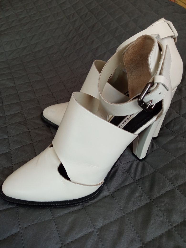 Жіночі білі туфлі-босоніжки 40-го розміру