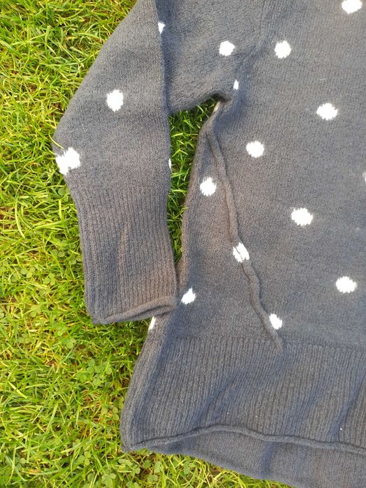 H&M. Granatowy sweter w białe kropki. Roz L