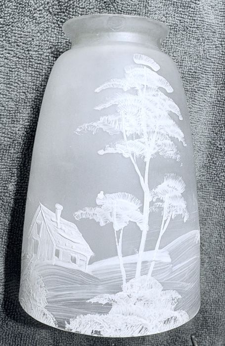 Lindo antigo vidro de candeeiro esmaltado com pintura de neve Sec. XIX