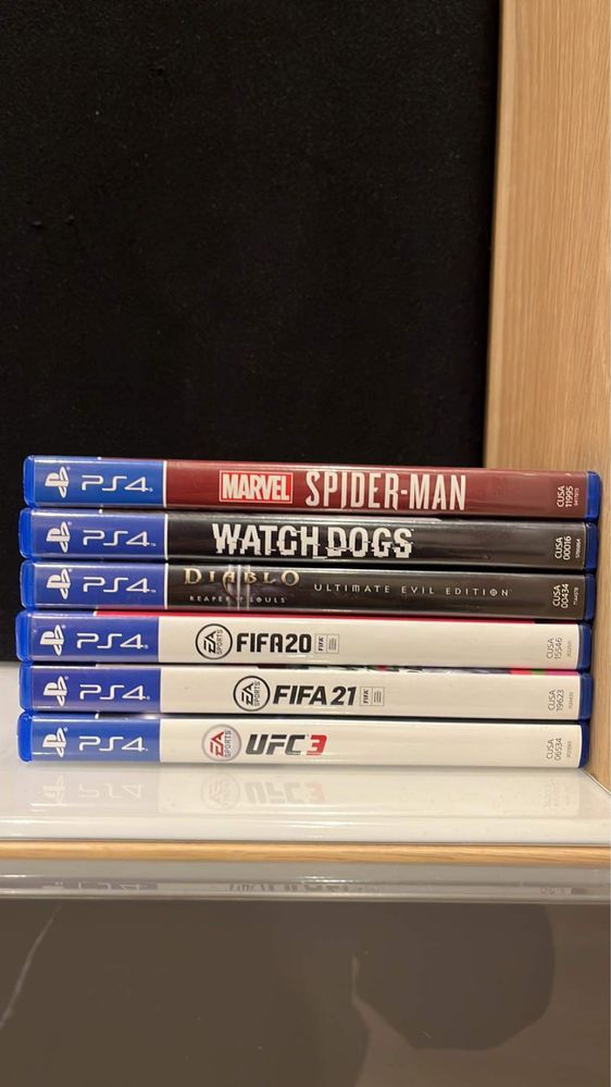 PlayStation 4 (2 pady + 6 gier + stacja ładująca GRATIS)