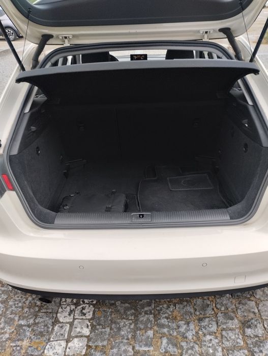 Vendo Audi A3 1.6 TDI sportback  nacional km 16438 km reais