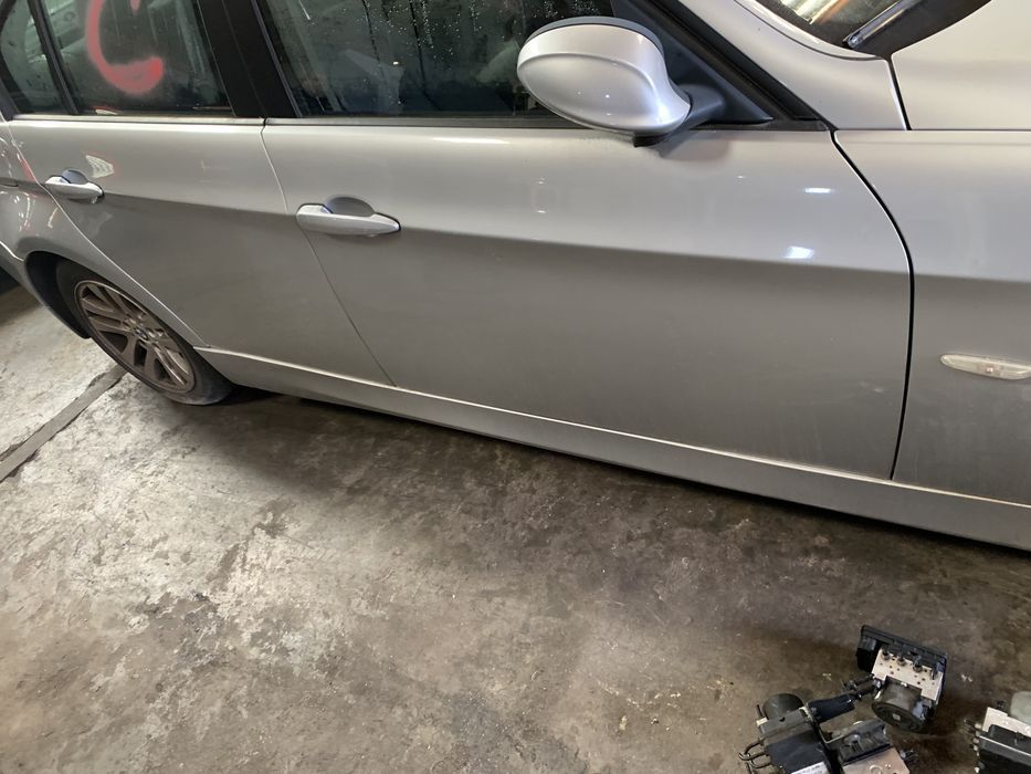 Porta lado direito Bmw 320d e90