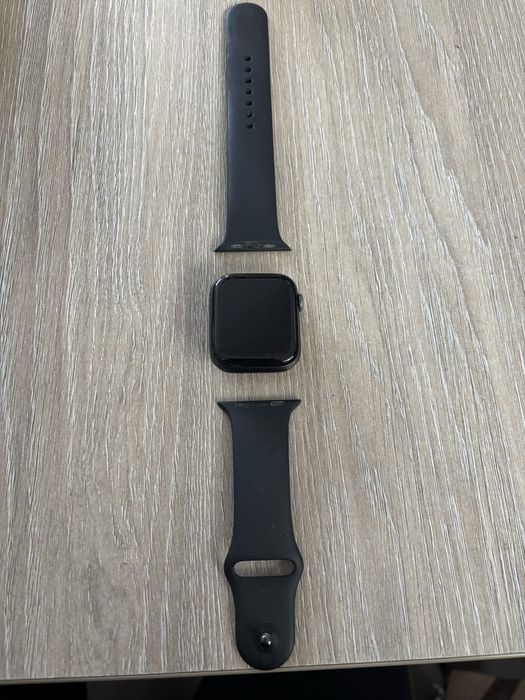 Годинник Apple watch 6 серії.