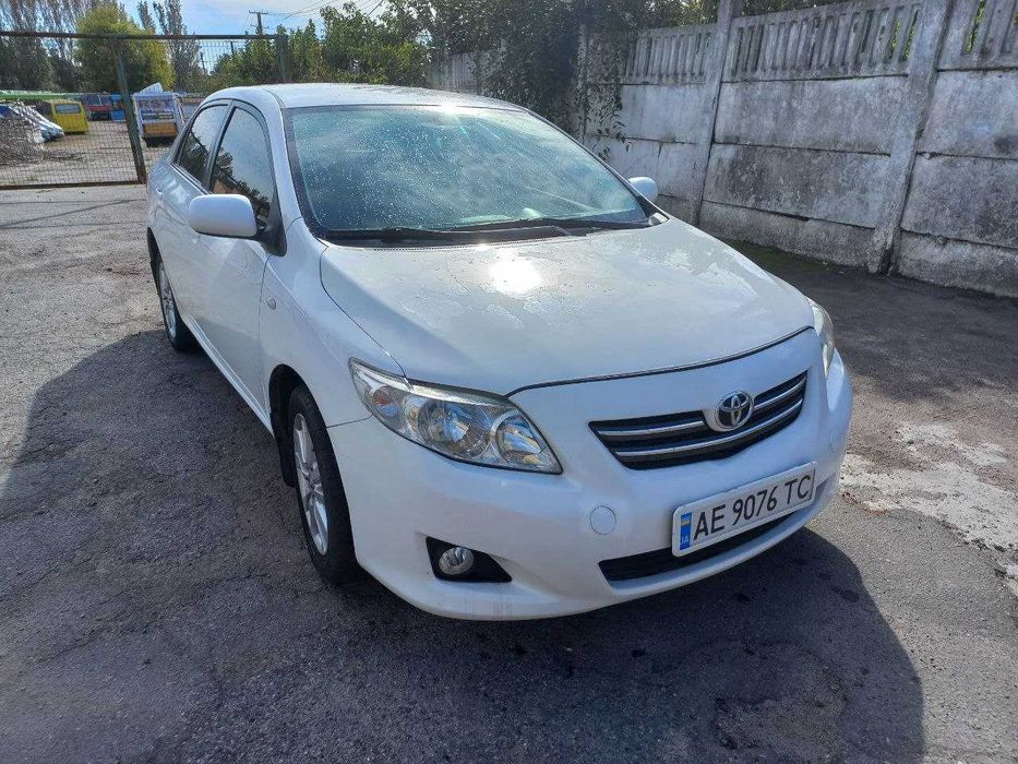 Машина Toyota Corolla