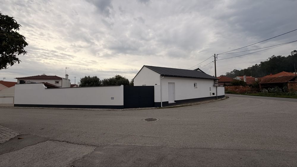 Moradia isolada com piscina terreno 2000m2