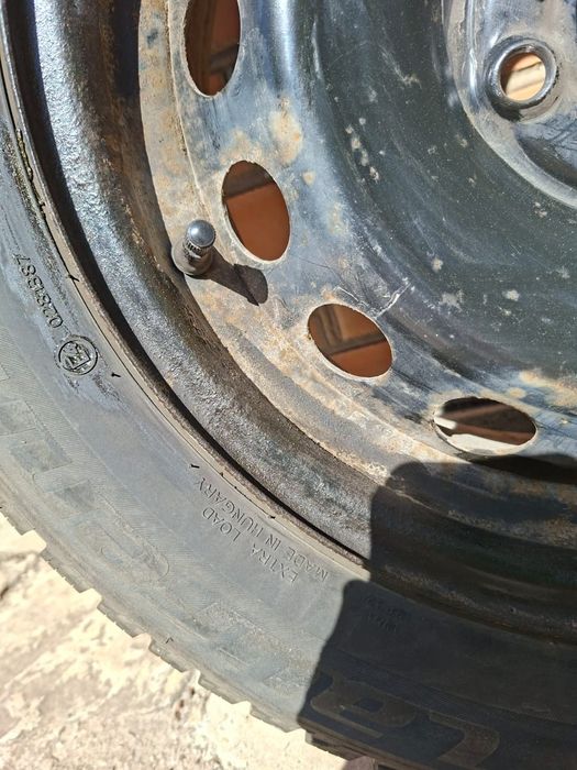 Продаю зимова Гума 185/65 R15 на штамповка з renault logan