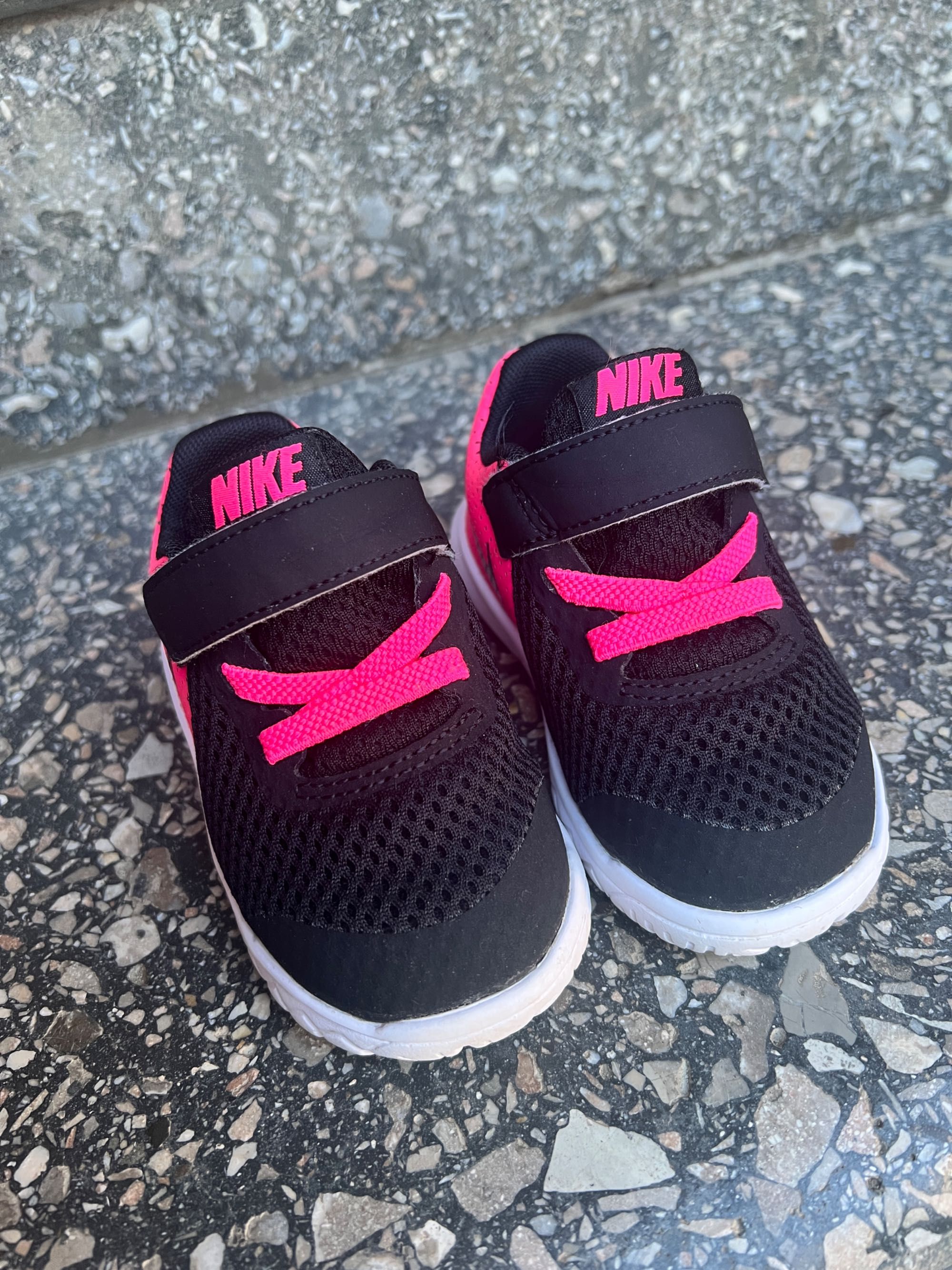 Кросівки Nike для дівчинки