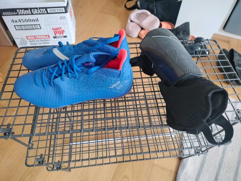 Chuteiras e caneleiras kipsta