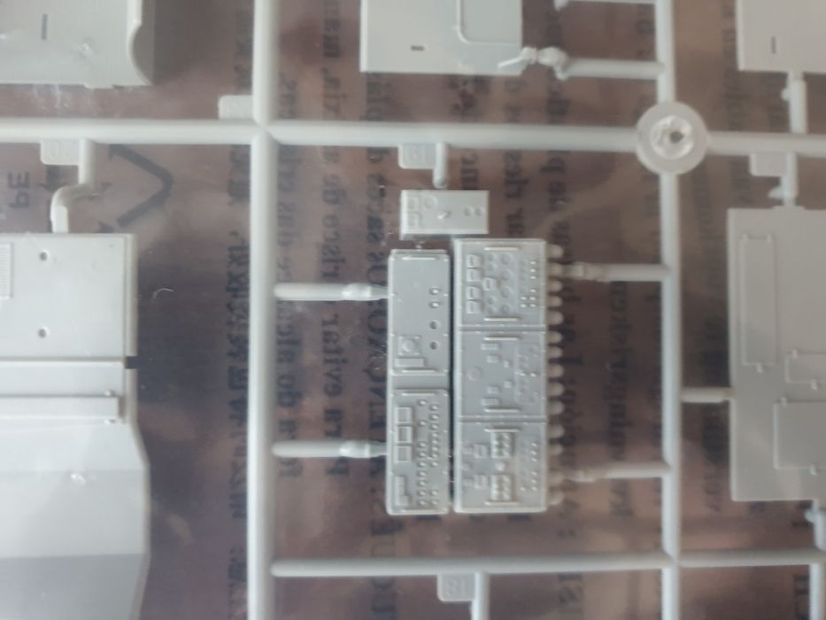 Сборная модель ракетный комплекс 9П117М1 Эльбрус  1/35 Trumpeter