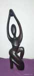 Estatueta feminina africana. 50cm altura. Em Loulé.