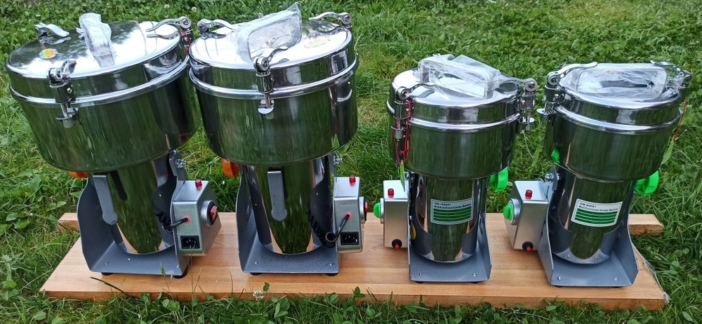 Великий,професійний млин,дробарка,подрібнювач,гріндер на 5000 грам.