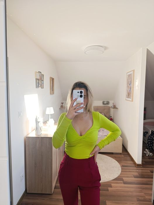 Bluza Crop top przekładana dekolt kobieca modna bawełna s m