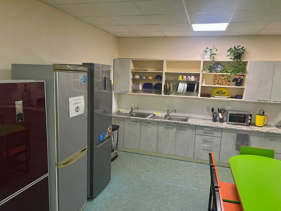 Хостел для переселенцев!!! Комната на 8 человек!!! Метро Лыбедская!!!